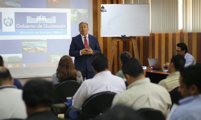 MASIVO INTERÉS POR CURSO NACIONAL DE RADIACIONES NO IONIZANTES MASIVO INTERÉS POR CURSO NACIONAL DE RADIACIONES NO IONIZANTES
